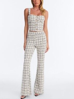 Stylish and elegant women's two-piece tweed set, consisting of a crop top